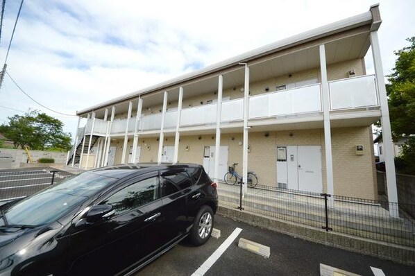 レオパレスブルームYKの物件外観写真